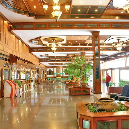 Royal Twins Palace Hotel Pattaya Exterior photo