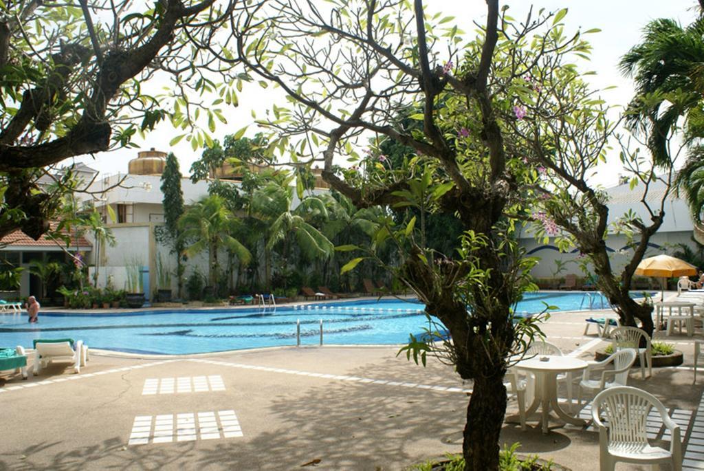 Royal Twins Palace Hotel Pattaya Exterior photo