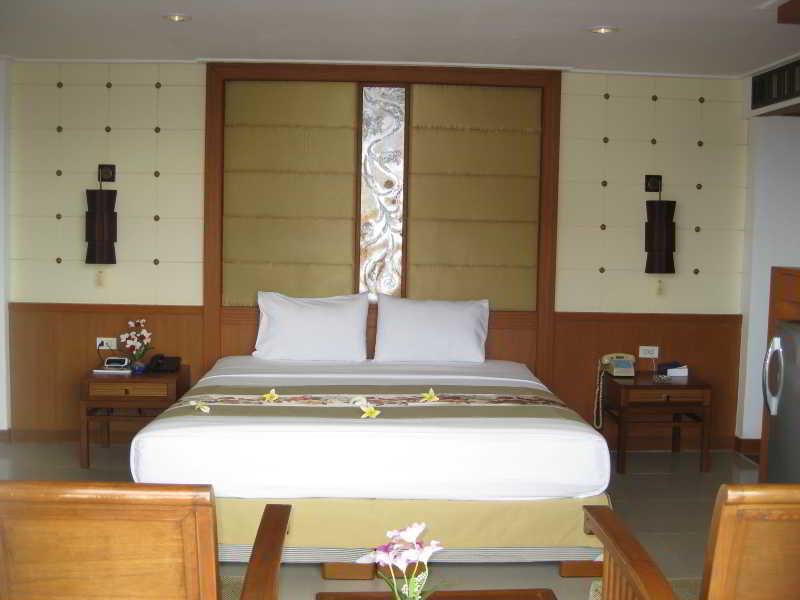 Royal Twins Palace Hotel Pattaya Exterior photo
