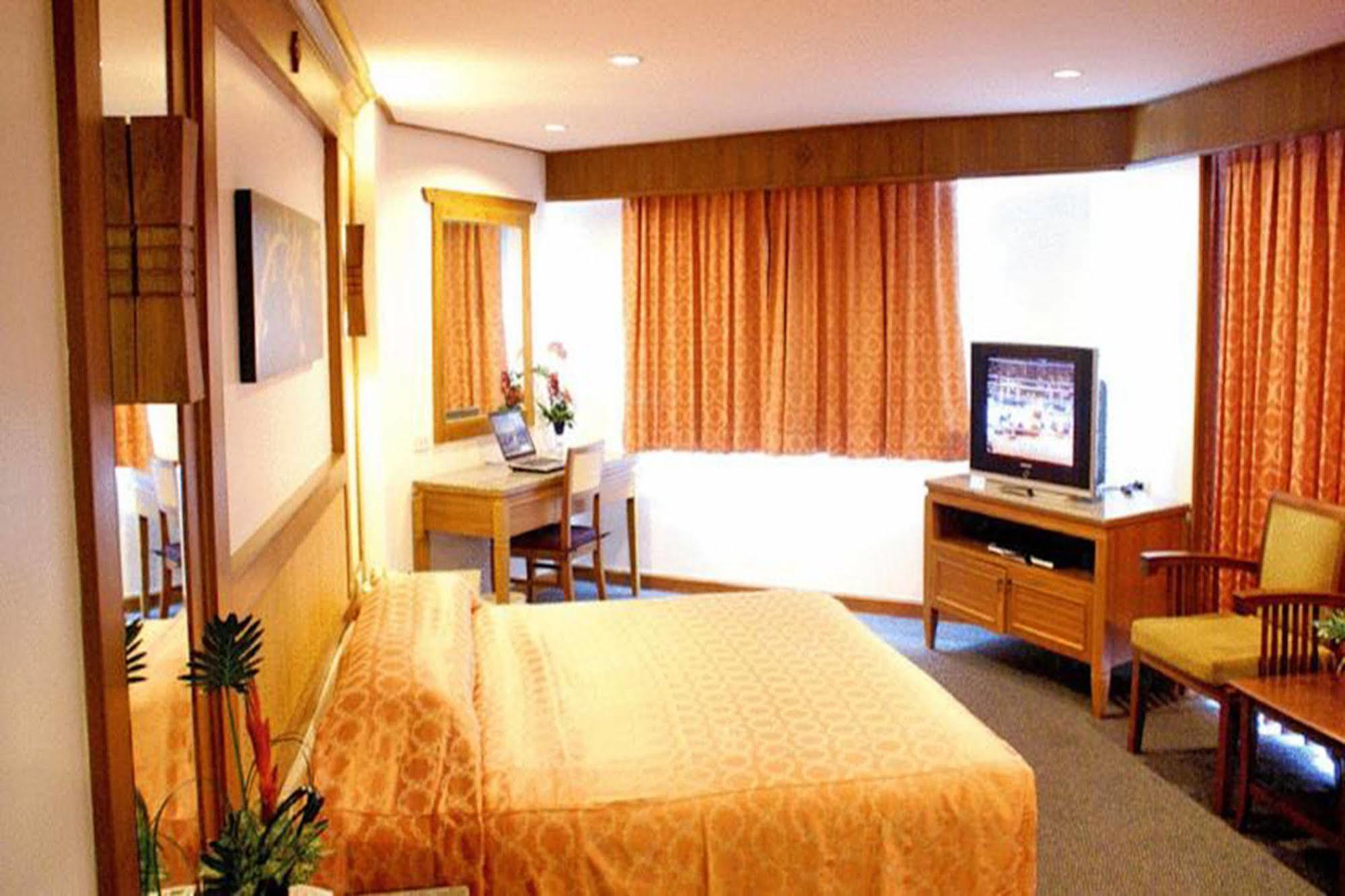 Royal Twins Palace Hotel Pattaya Exterior photo