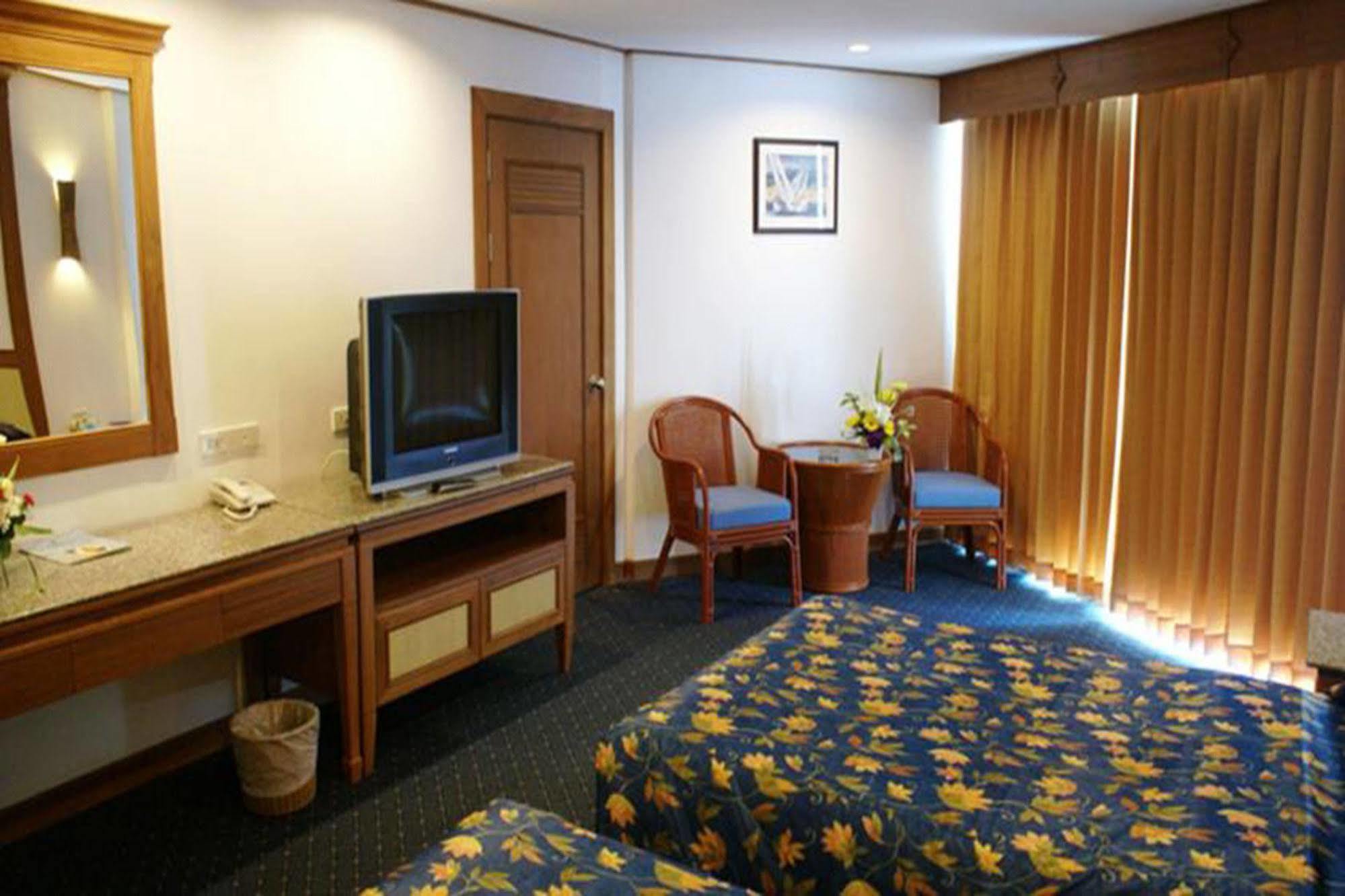 Royal Twins Palace Hotel Pattaya Exterior photo