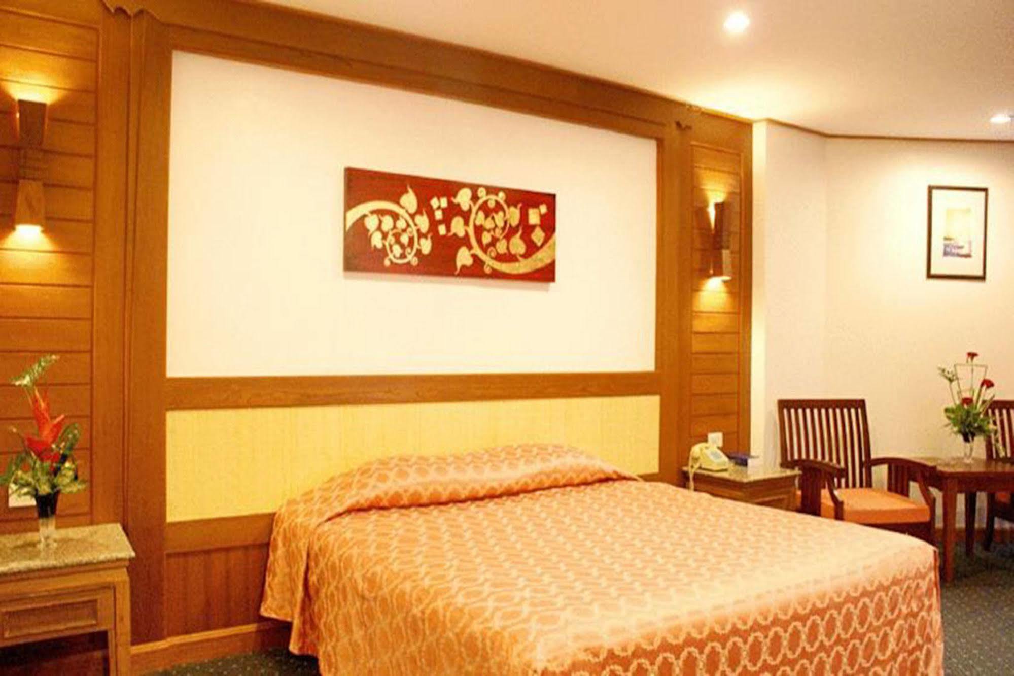 Royal Twins Palace Hotel Pattaya Exterior photo