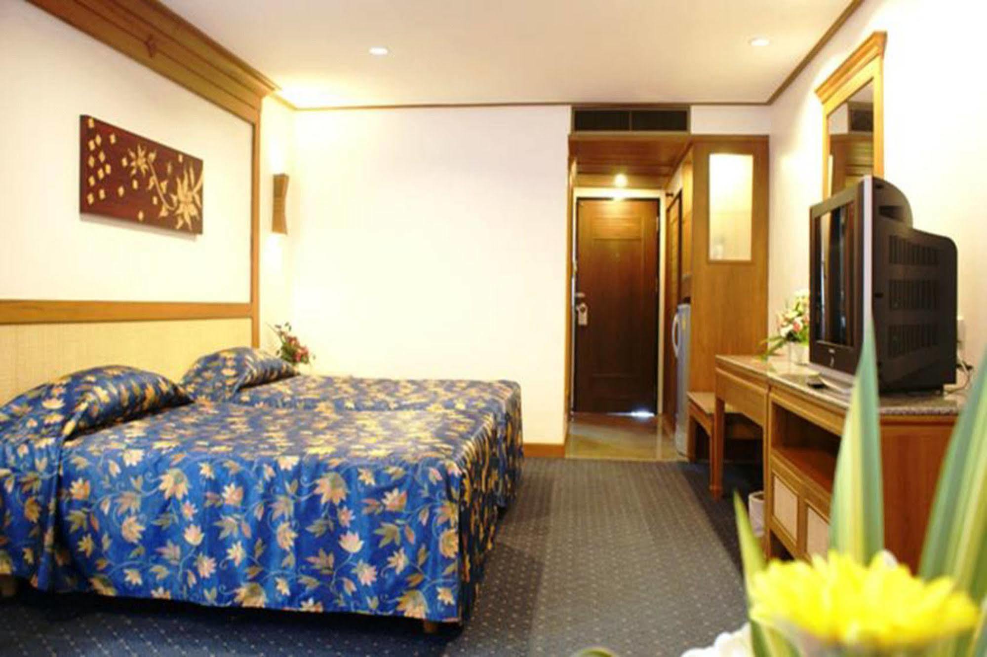 Royal Twins Palace Hotel Pattaya Exterior photo